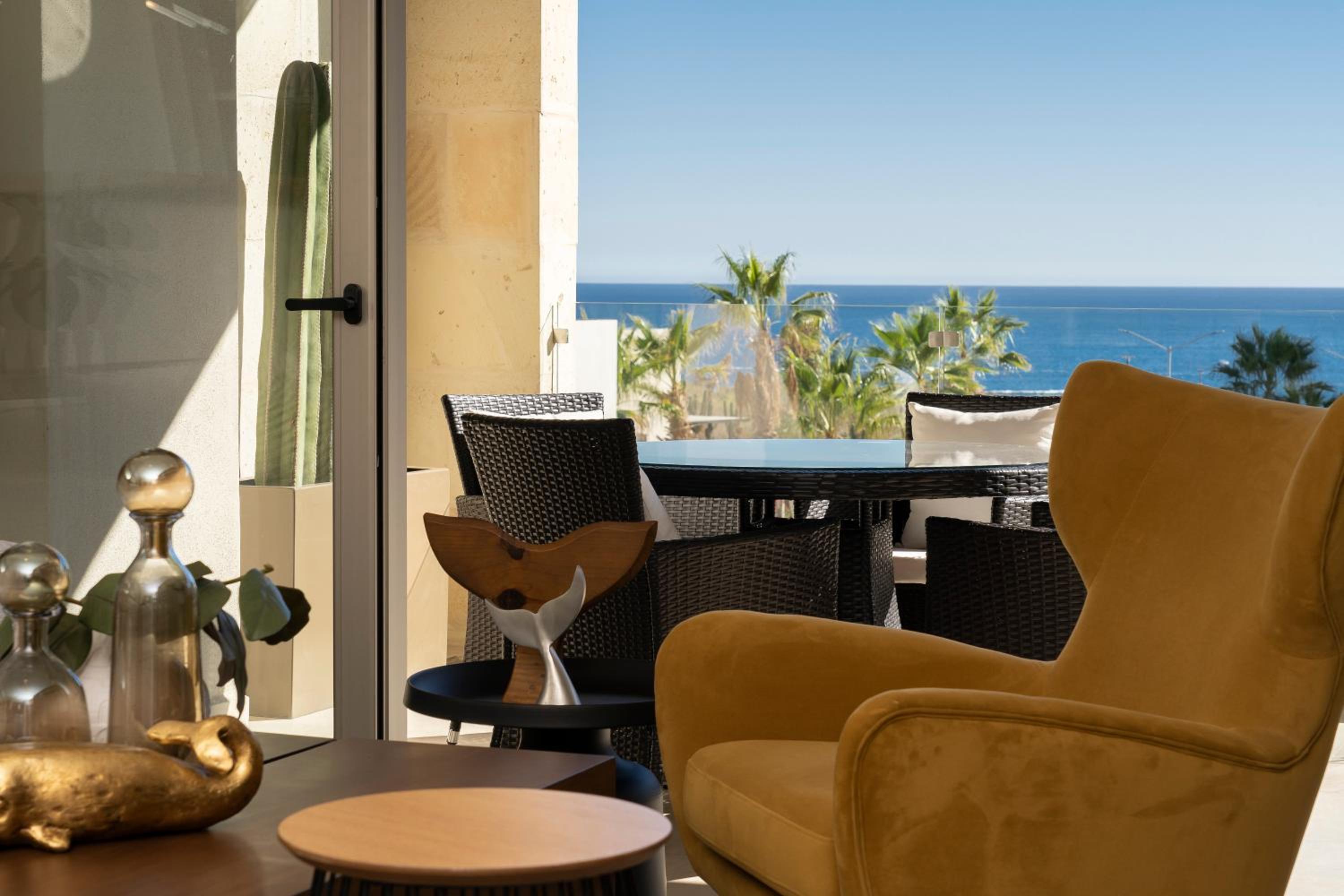 Luxury Beachfront Apartment in Cabo view 5