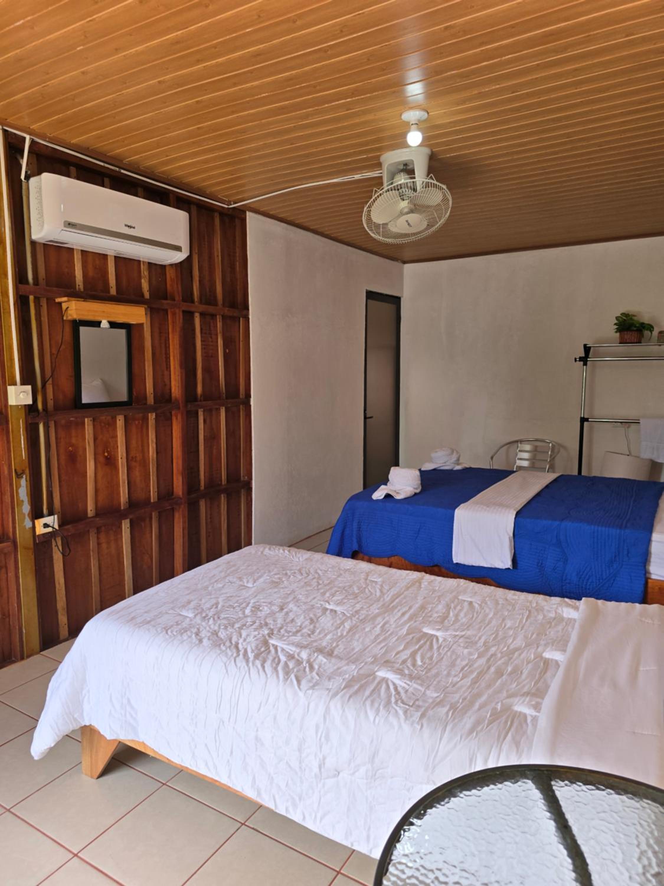 Tortuguero Hill Rooms