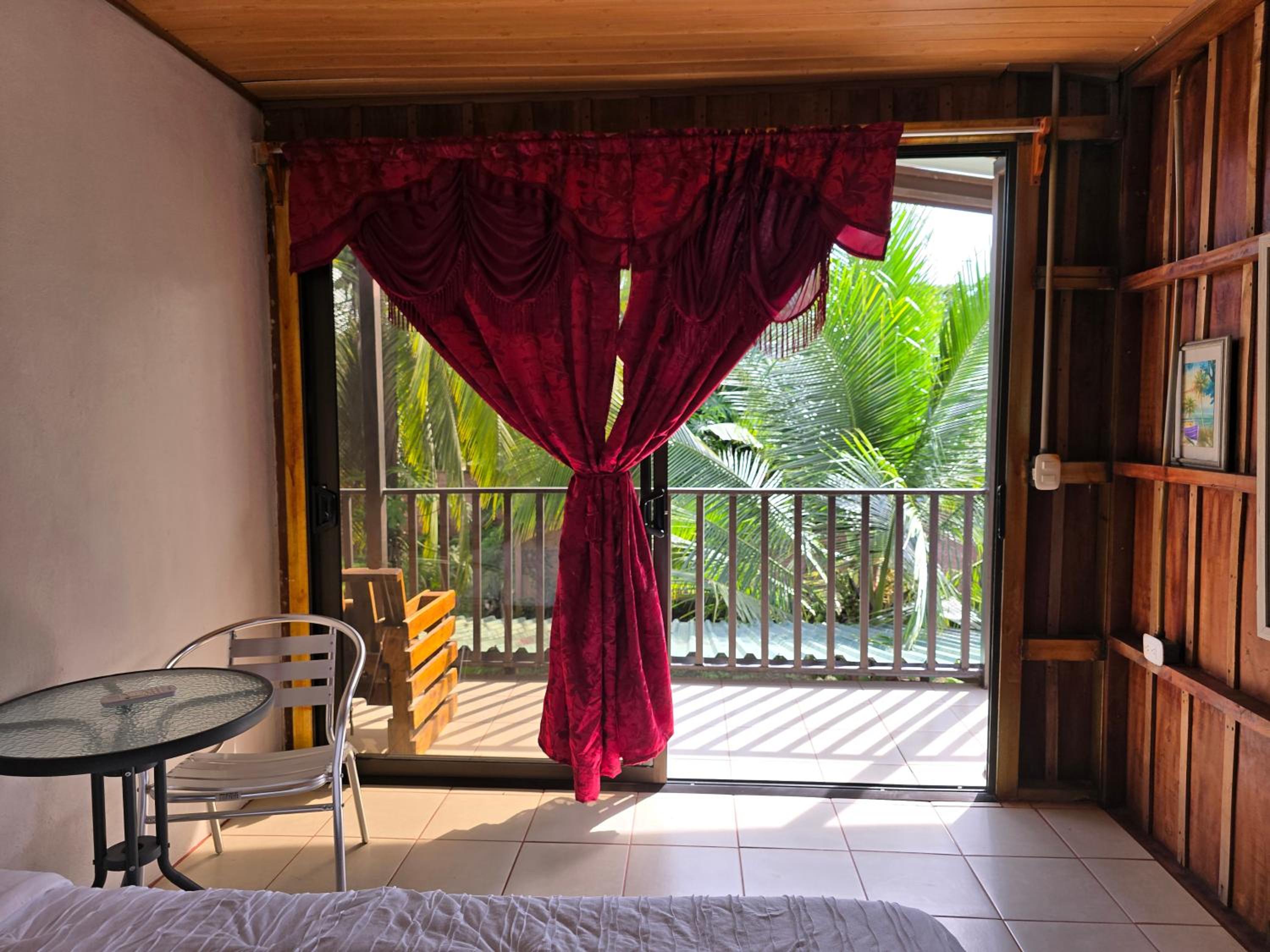Tortuguero Hill Rooms