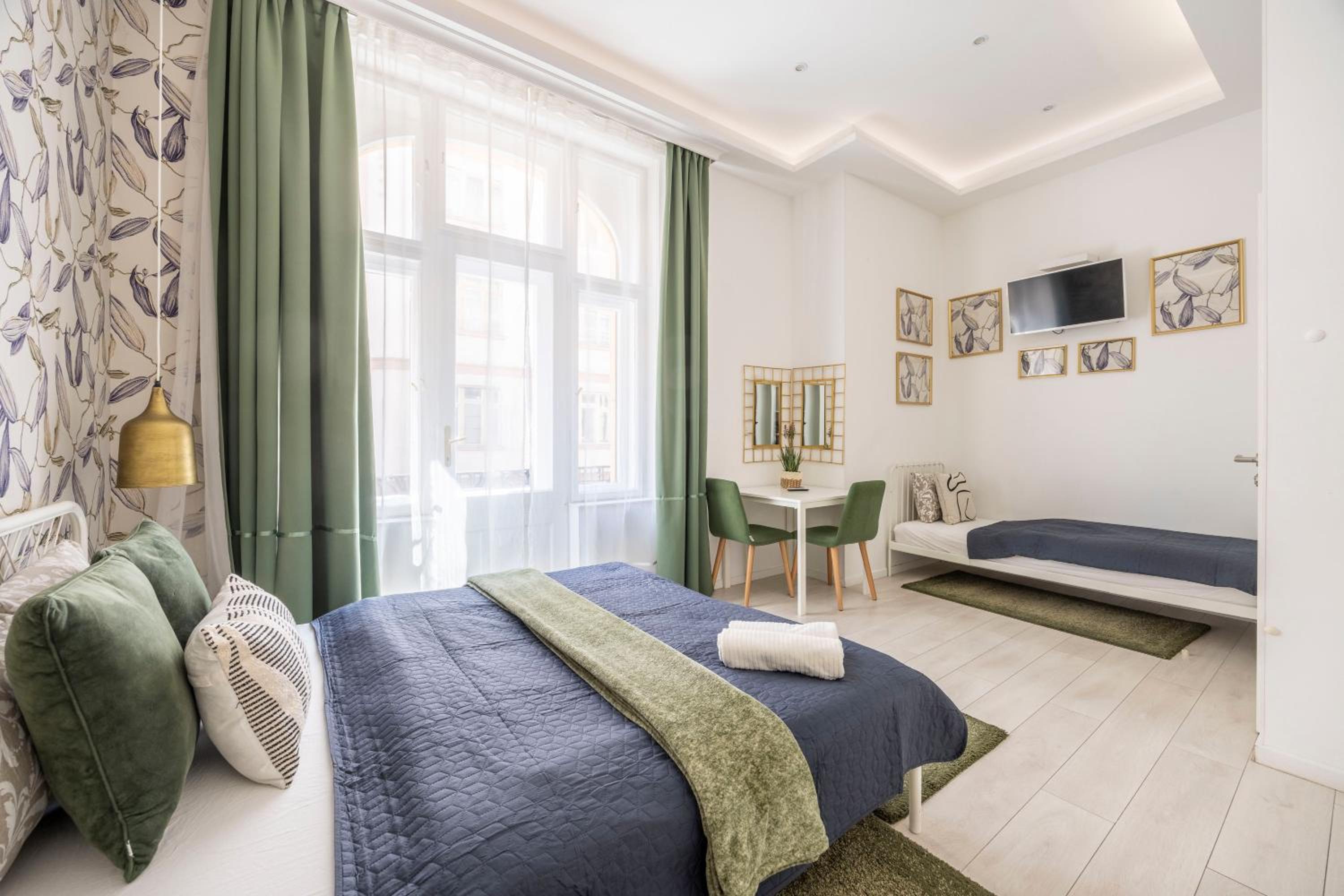 Exclusive Private Residence in the Center of BP w 4BEDRMS, 4 BATHRMS view 4