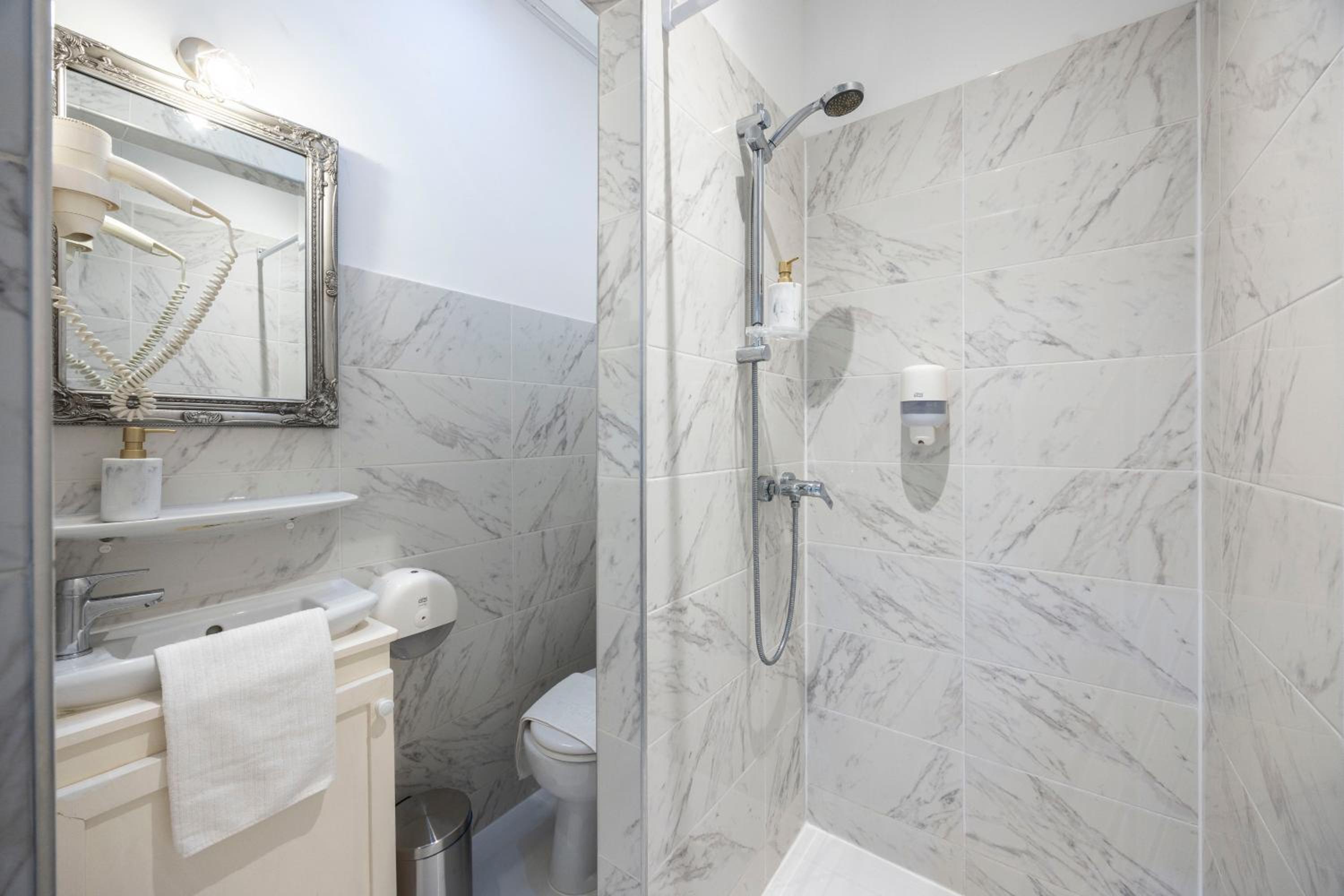 Exclusive Private Residence in the Center of BP w 4BEDRMS, 4 BATHRMS view 5