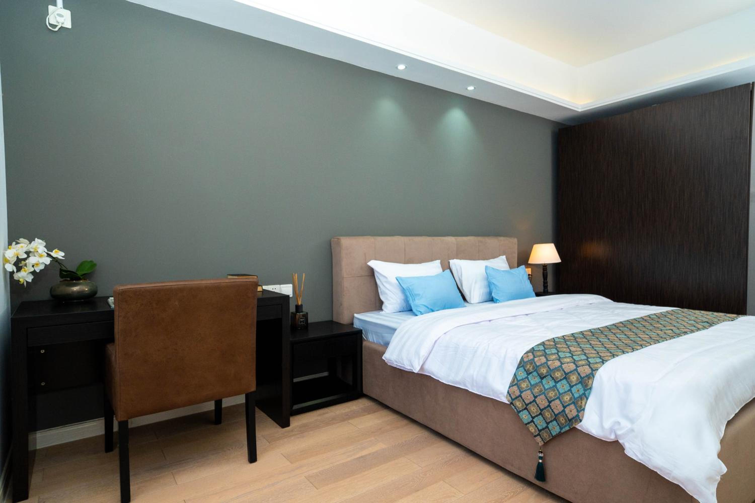 EAST VIEW RESIDENCES Building Tower B#Amazing view! access Phnom Penh! Max 2-4ppl view 3