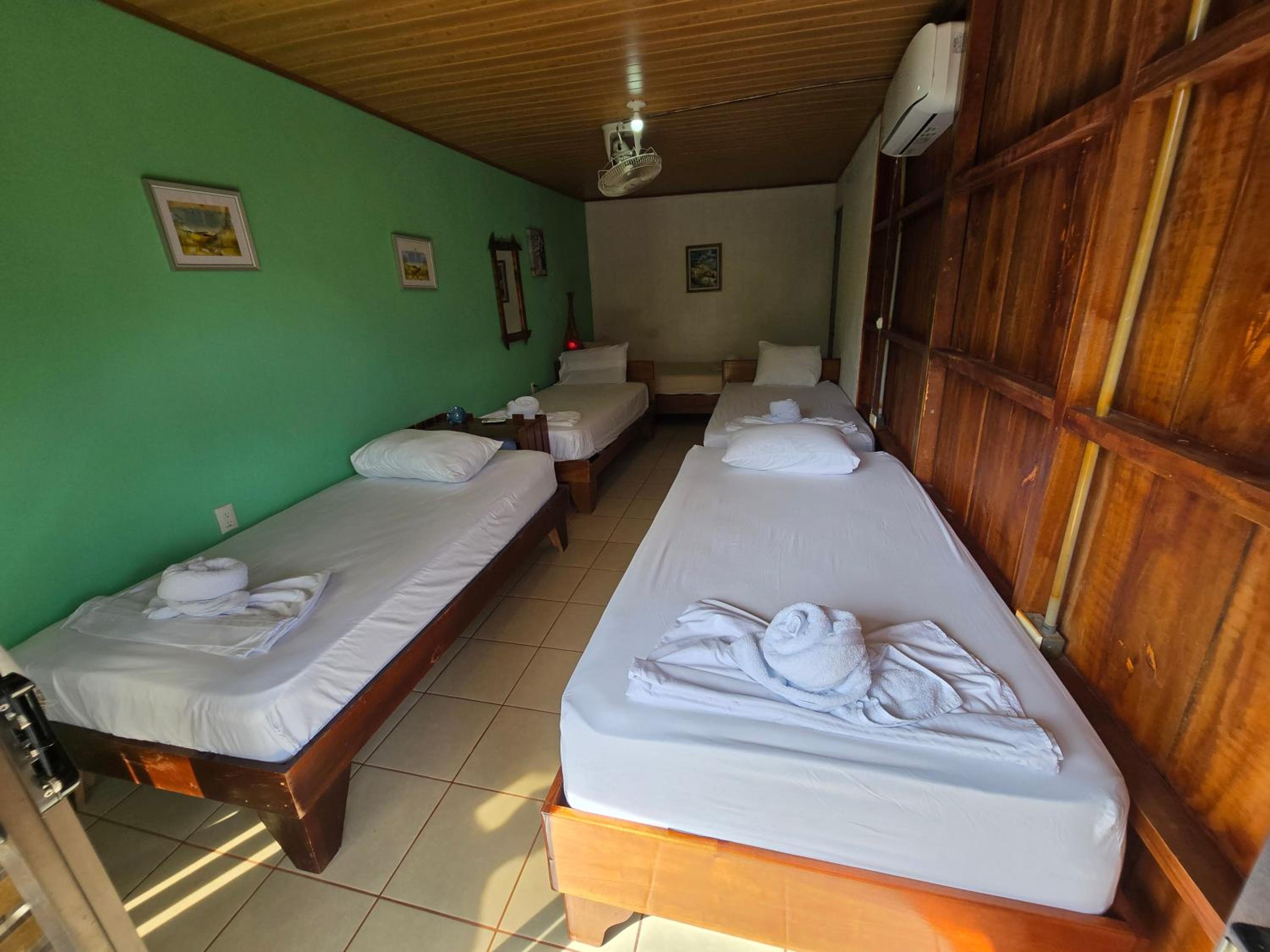 Tortuguero Hill Rooms