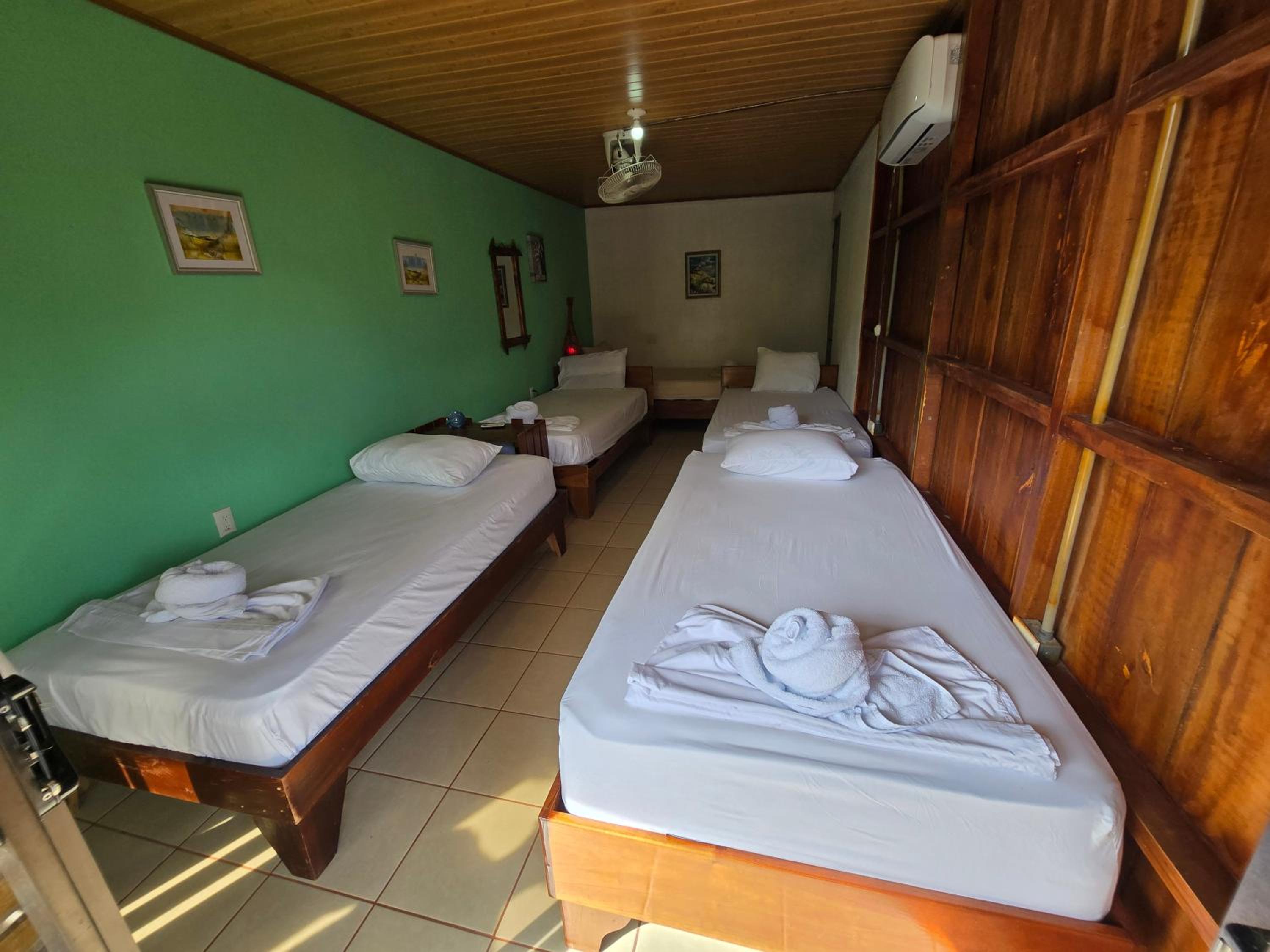 Tortuguero Hill Rooms