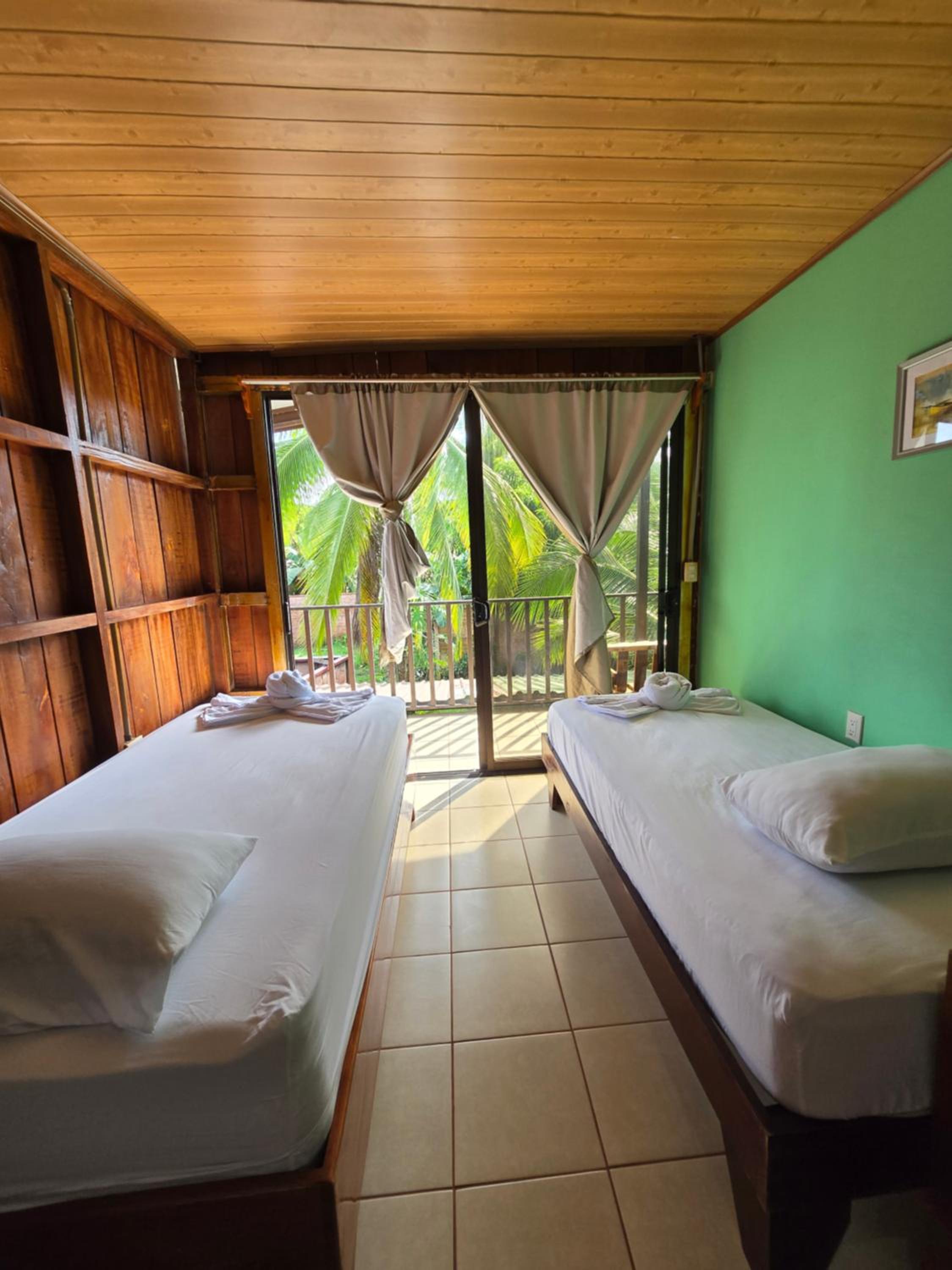 Tortuguero Hill Rooms