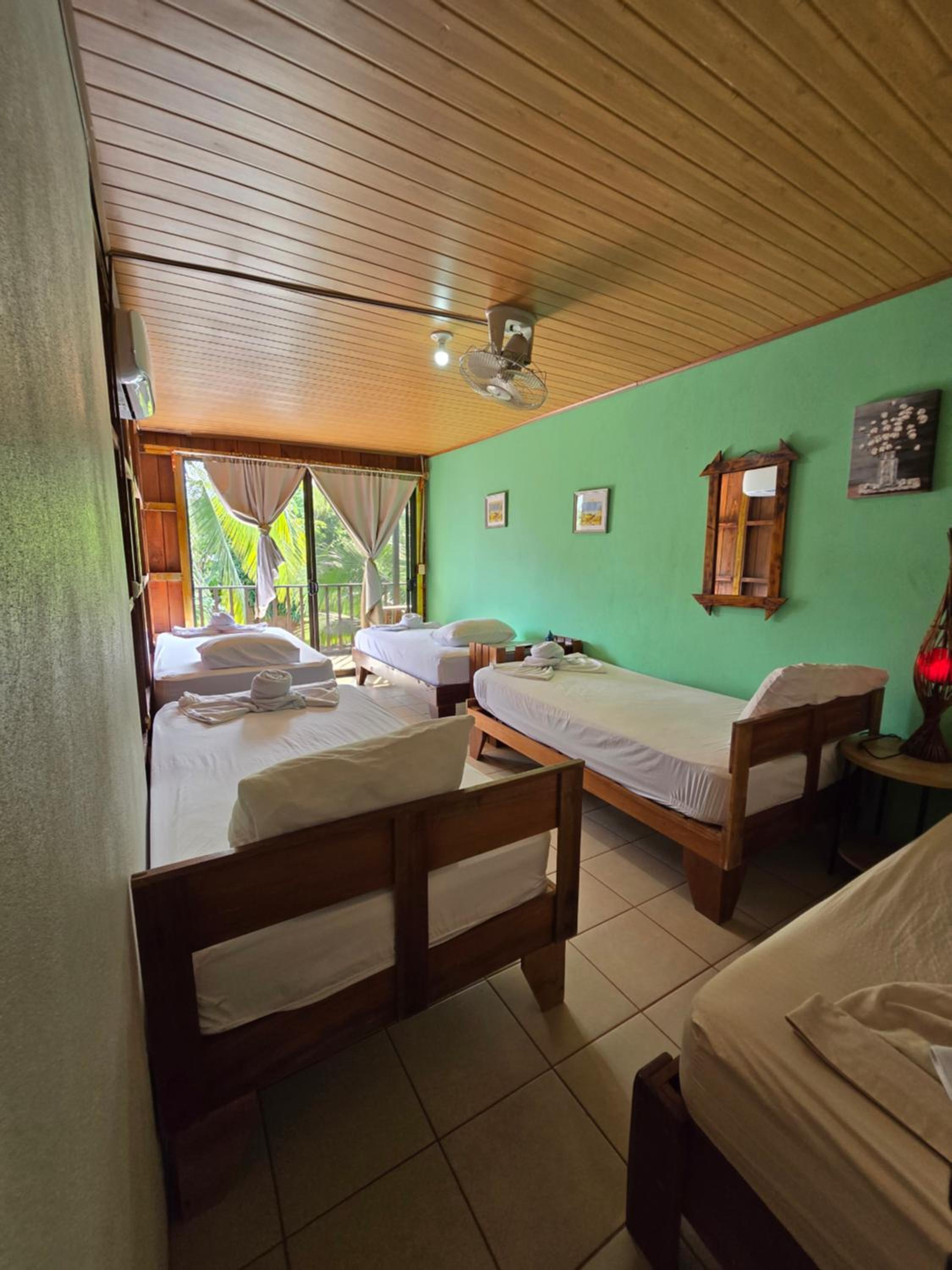 Tortuguero Hill Rooms