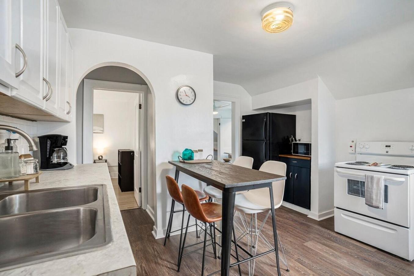 Contemporary Quarters - Modern Corporate Housing