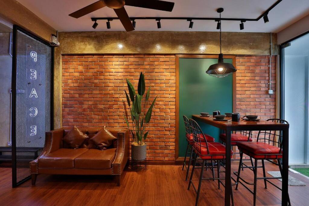 Industrial Concept Melaka Town 6pax- 3BR- wifi photo 1