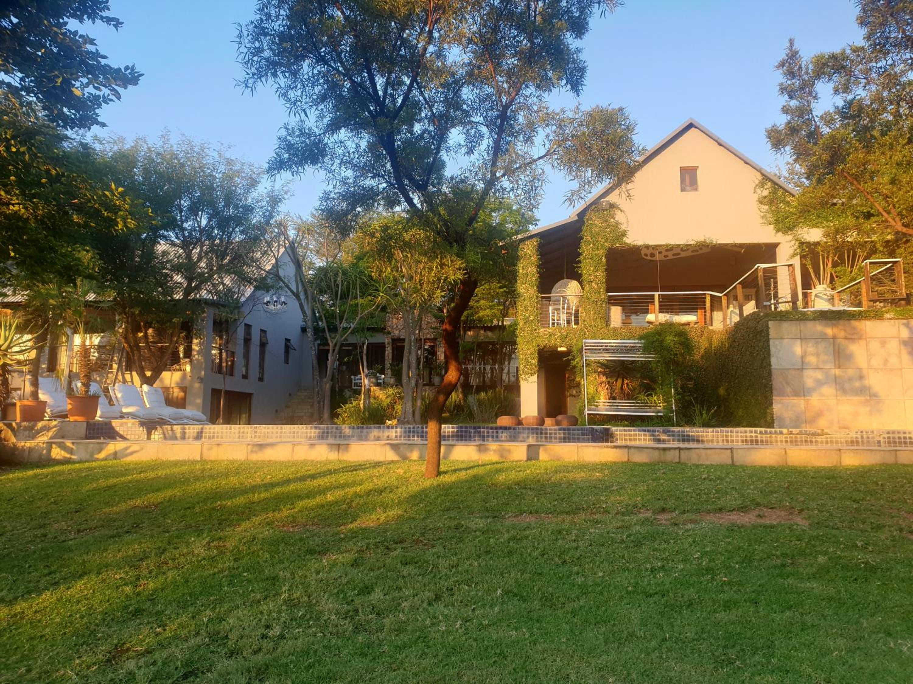 Hotel Luxurious Hideaway Villa - Image 1