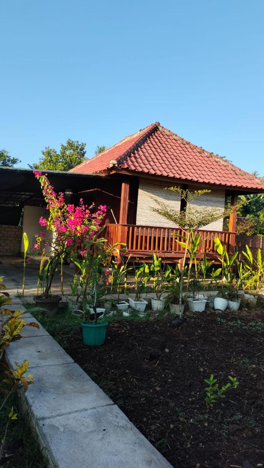 Side house