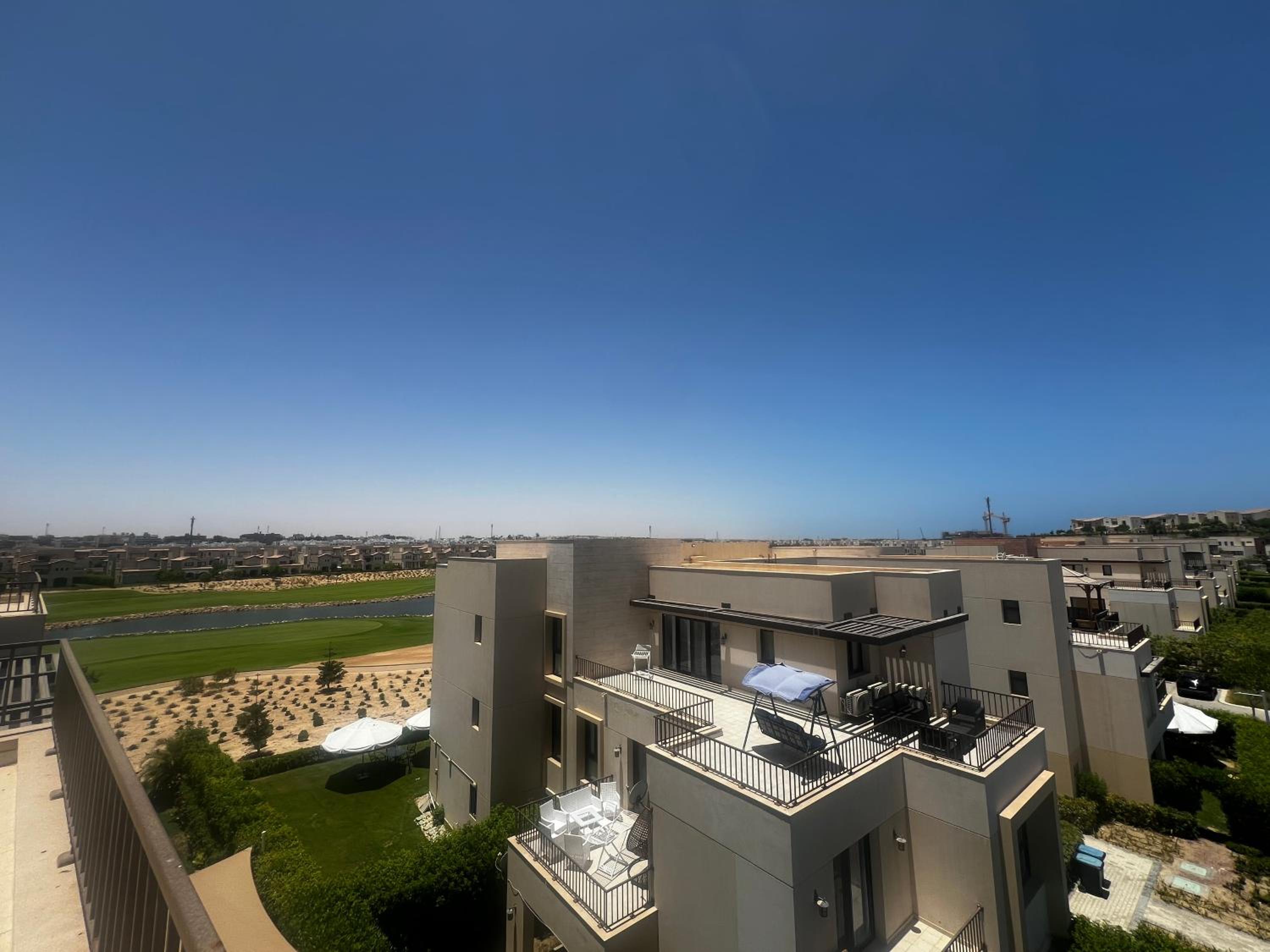 Marassi Pent house Golf View