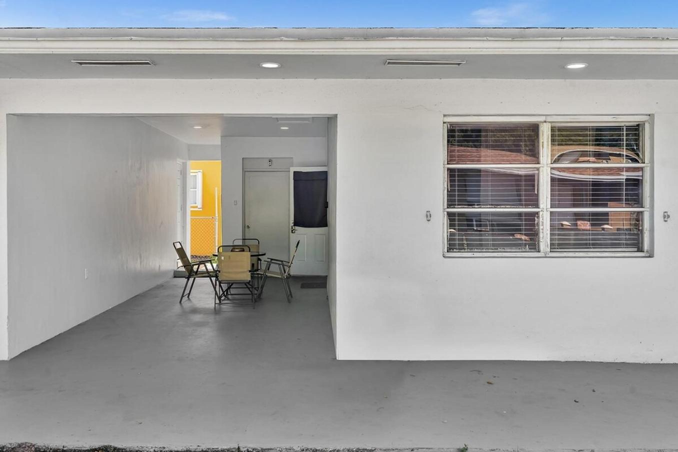 Boutique One Bdrm Close To Aventura Mall & Beach view 2