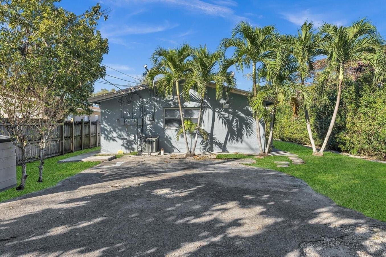 Hollywood Beach Boutique Vacation Studio LB4 view 2