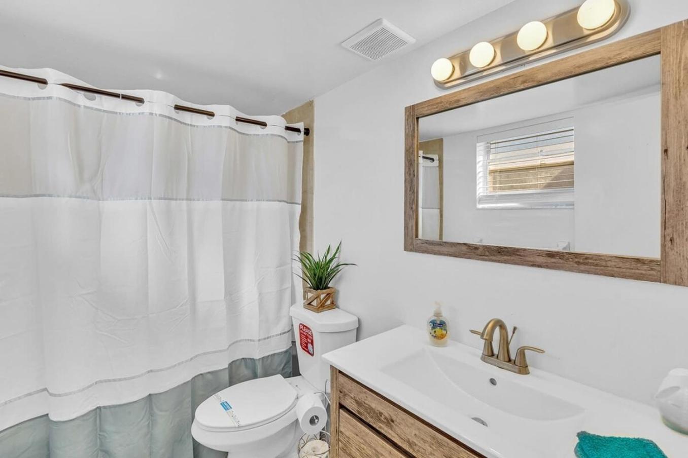 NEW 2 Bedroom Hollywood Beach and Hard Rock LB1 view 5