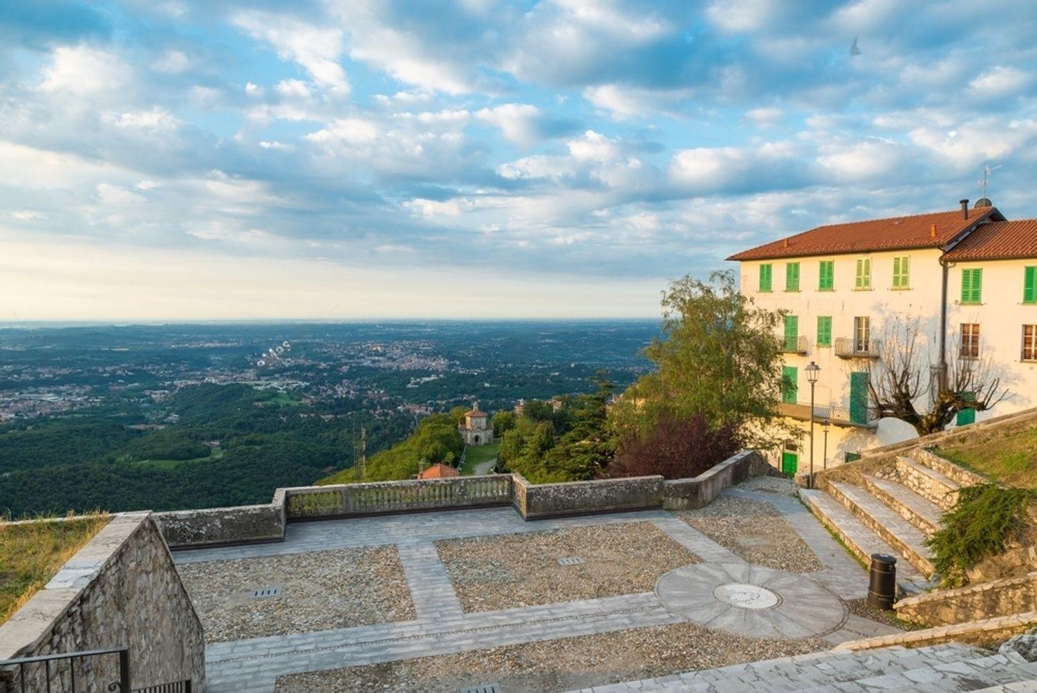 LA TERRAZZA - Very Quiet - Free park - 3 min from Varese center and lake - AIR Conditioning - Cycling friendly view 3