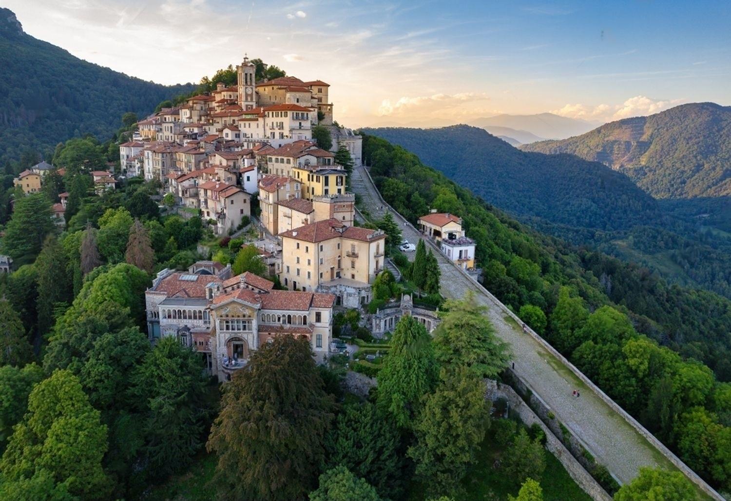 LA TERRAZZA - Very Quiet - Free park - 3 min from Varese center and lake - AIR Conditioning - Cycling friendly view 2