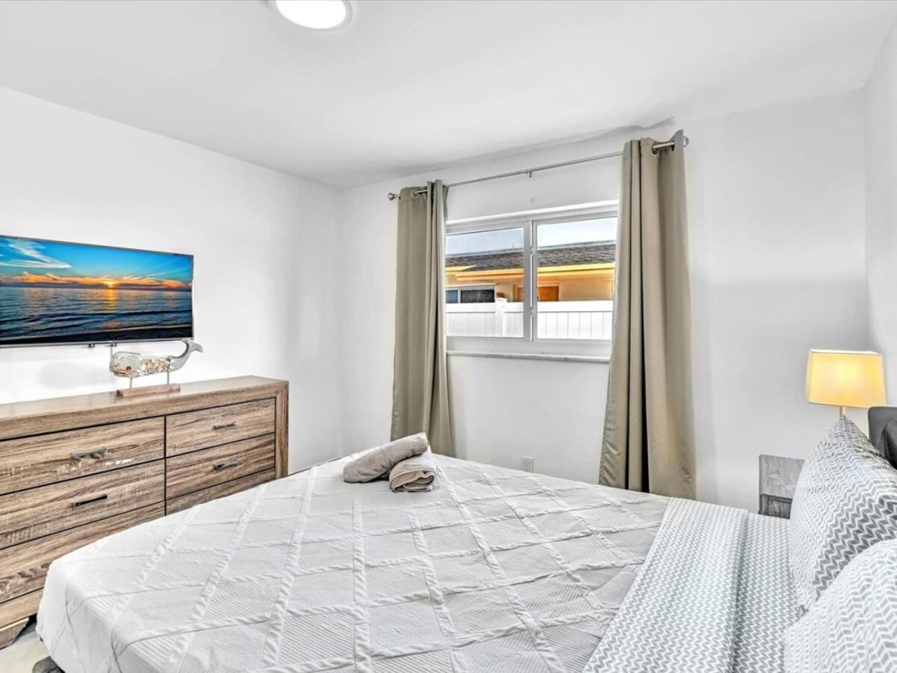 2BR Lakeside Getaway - Peaceful Waterfront Stay 5