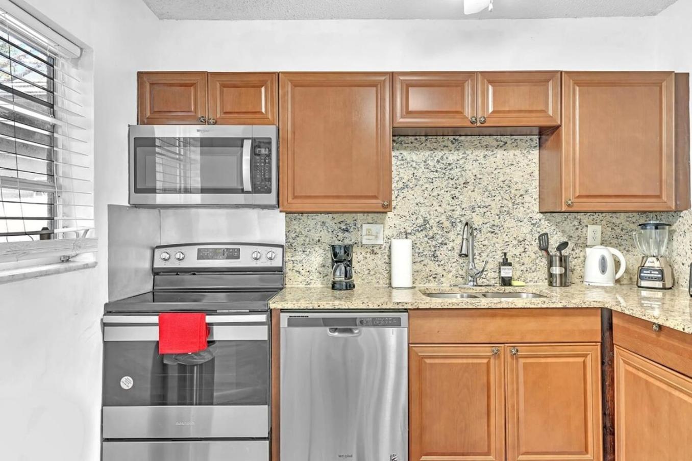 Lakeside 3 Bdrm Beach & Casino L2