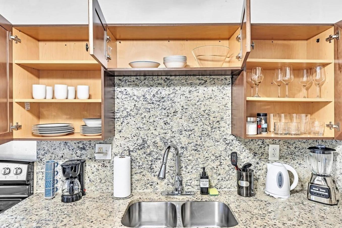 Lakeside 3 Bdrm Beach & Casino L2