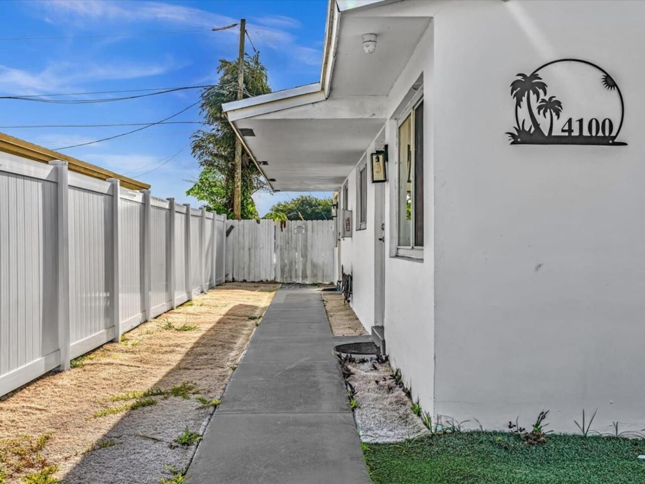 Charming 2BR Lakefront Cottage in Davie near Beach — exterior view, Davie, us