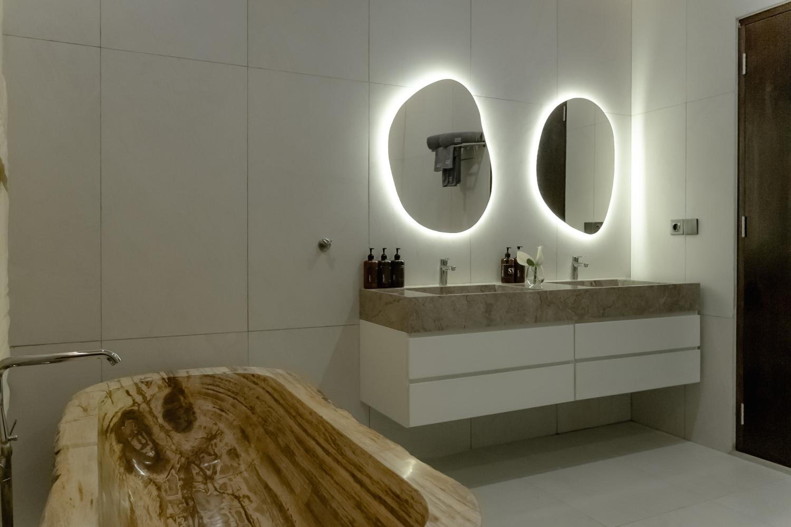 AMO Residences