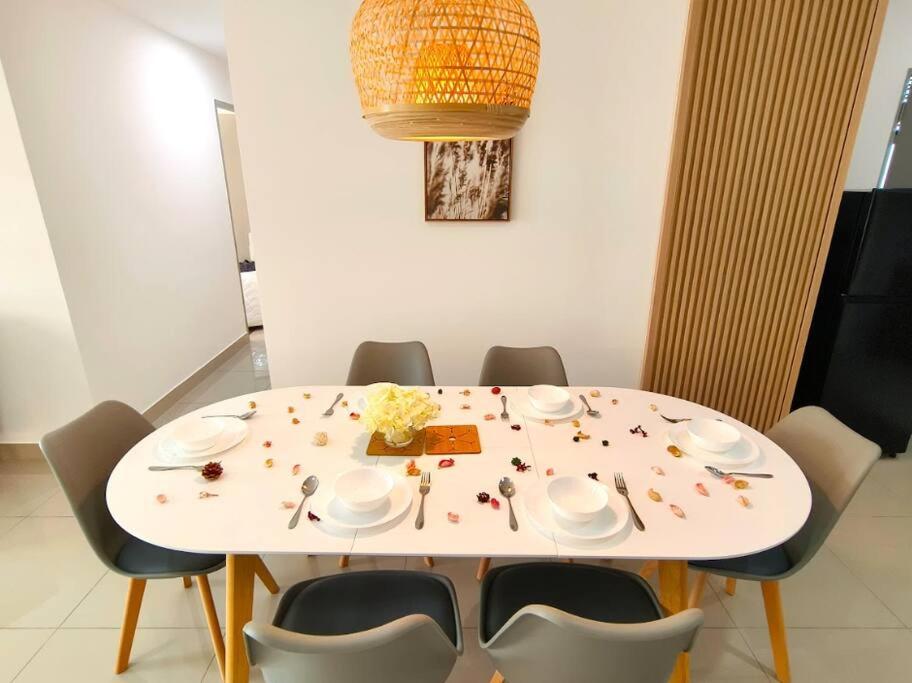 MVE52 KL Sunway Velocity Ikea MRT Cheras #9pax-2cp