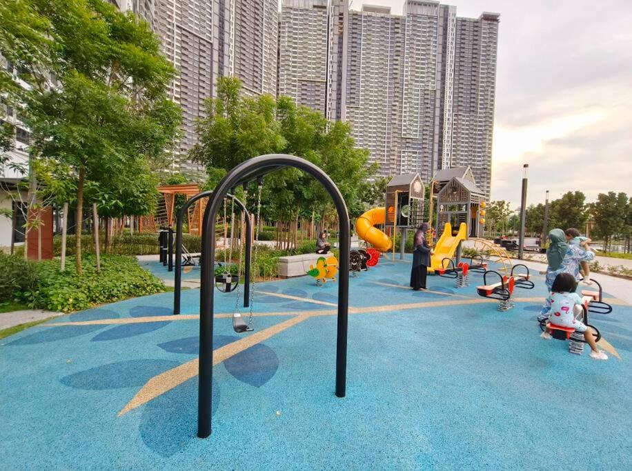 MVE52 KL Sunway Velocity Ikea MRT Cheras #9pax-2cp