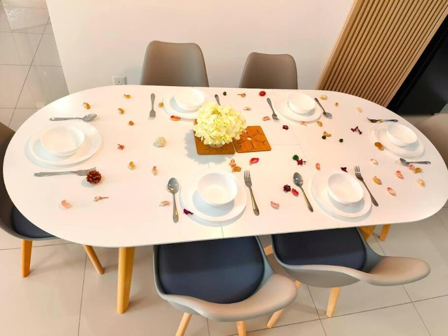 MVE52 KL Sunway Velocity Ikea MRT Cheras #9pax-2cp