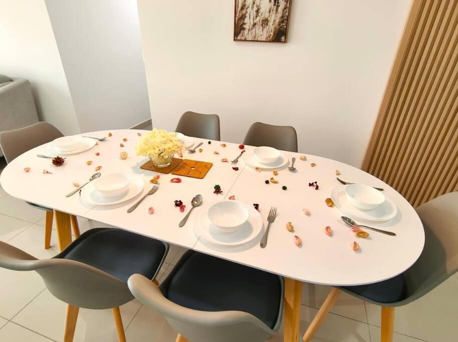 MVE52 KL Sunway Velocity Ikea MRT Cheras #9pax-2cp