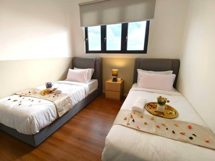 MVE52 KL Sunway Velocity Ikea MRT Cheras #9pax-2cp