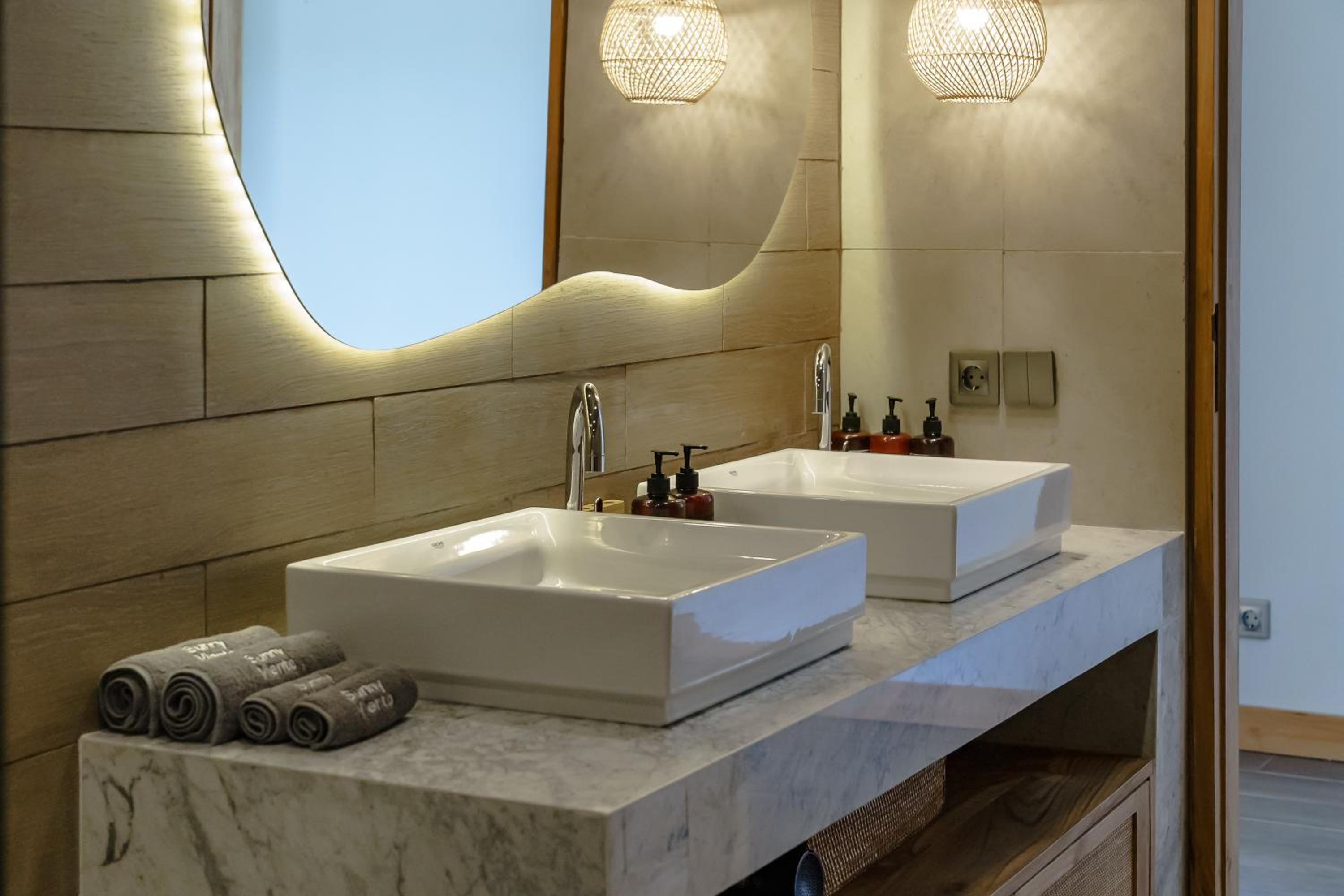 AMO Residences