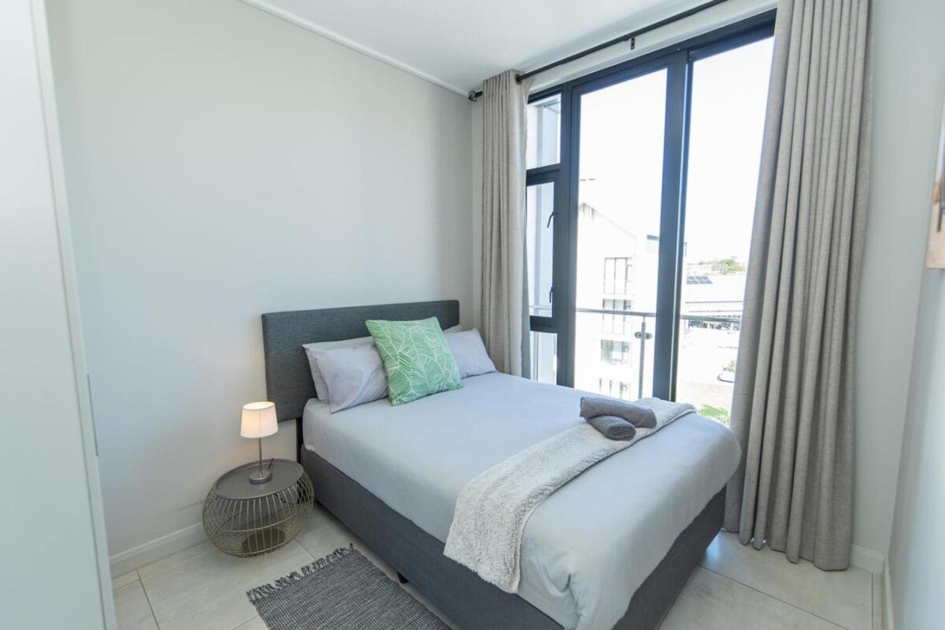 Modern 3 bedroom near the beachfront view 4