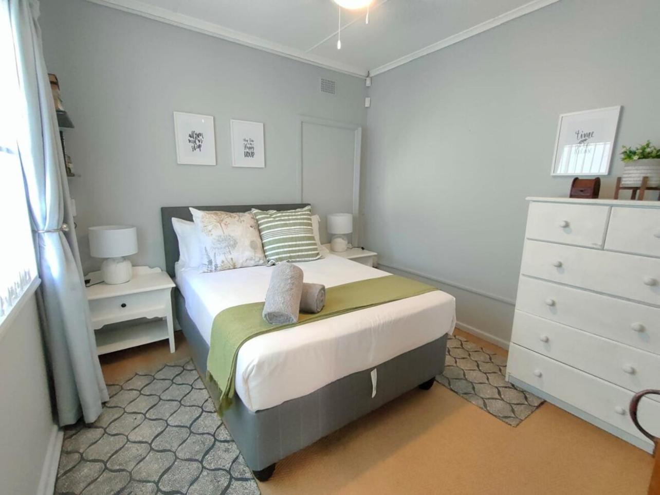 Adorable Garden Cottage In The Heart Of Pe view 4