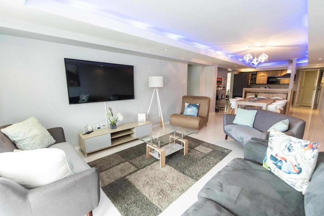 Port Elizabeth Vacations - The Pearls 2nd Floor Luxury Apartment - Property Image 4