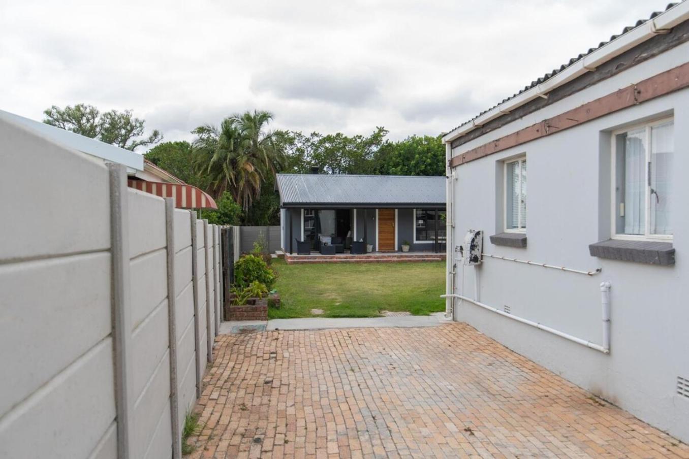 Modern 3 bedroom in the heart of PE view 2