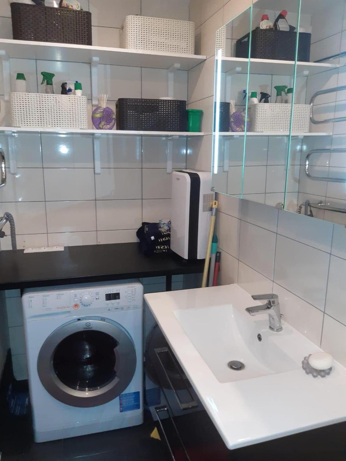 Cozy Three Bedroom Apartment view 4