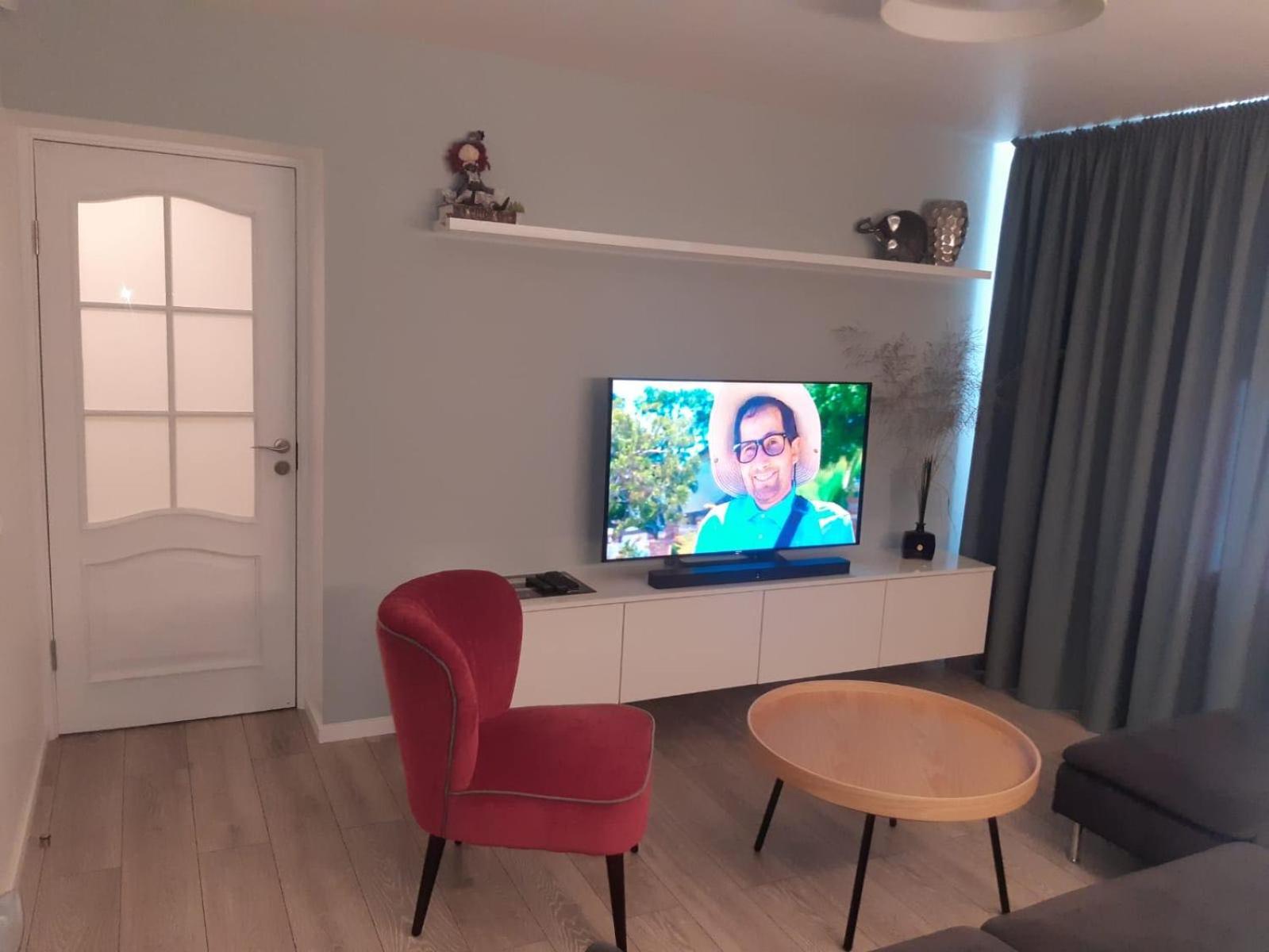 Cozy Three Bedroom Apartment view 5