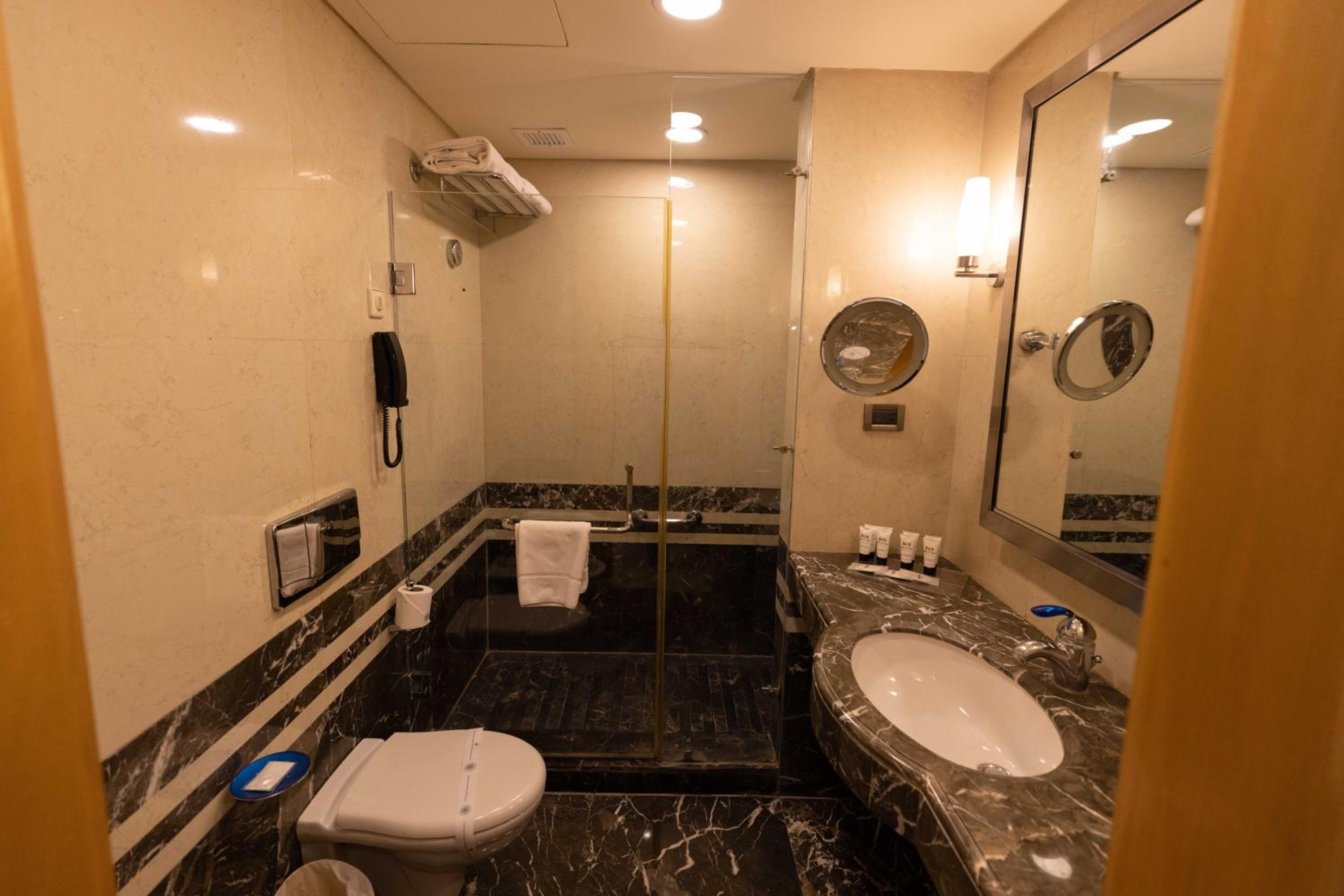 Coral Beach Hotel And Resort Beirut - Image 5