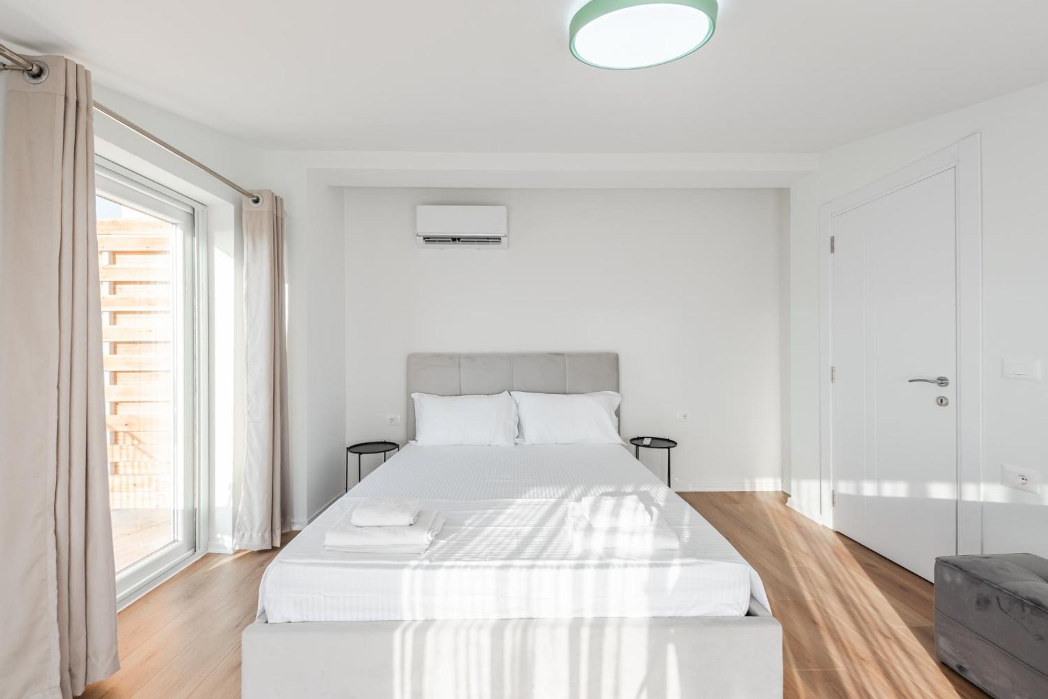 8th Floor Apartments, Golem