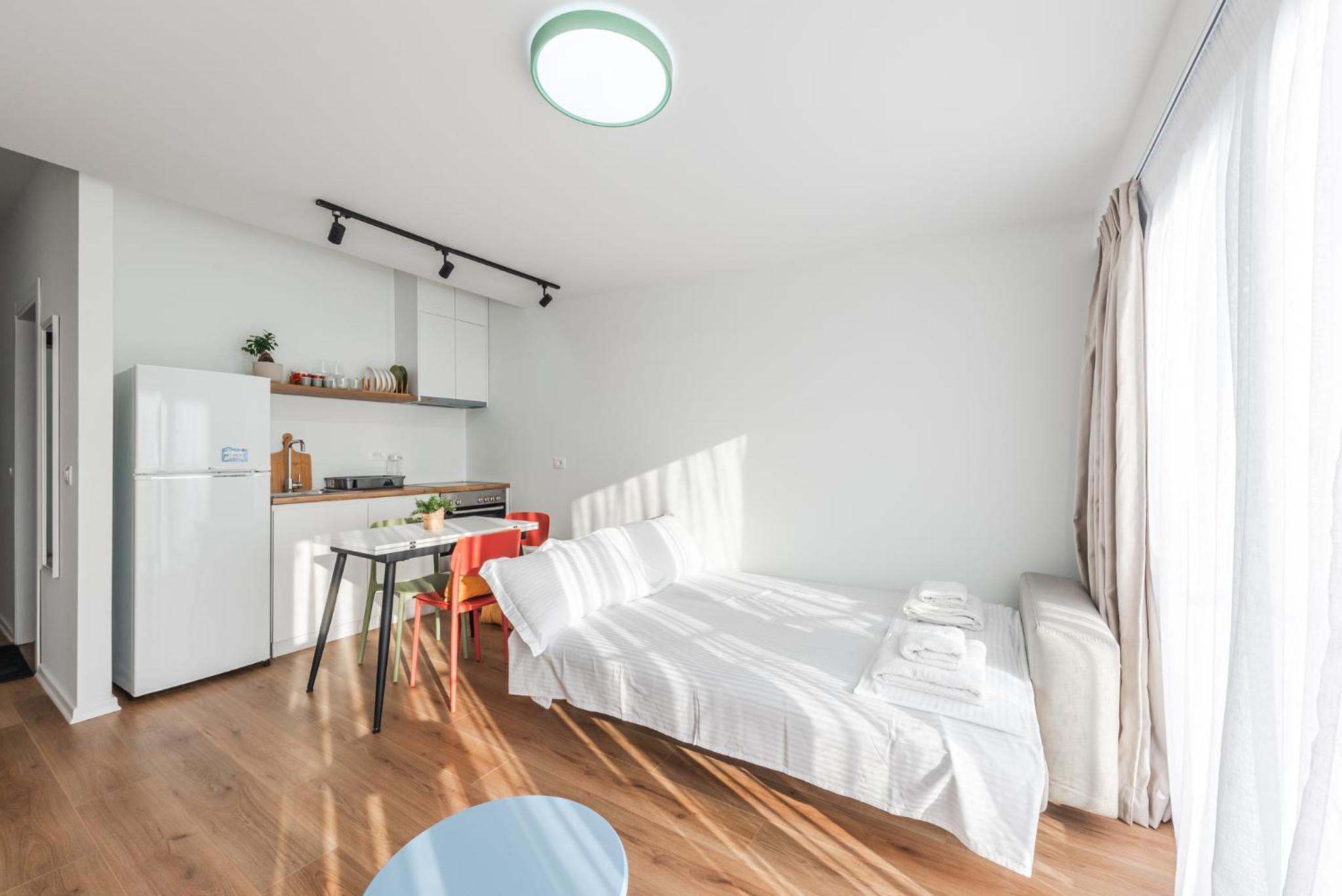 8th Floor Apartments, Golem