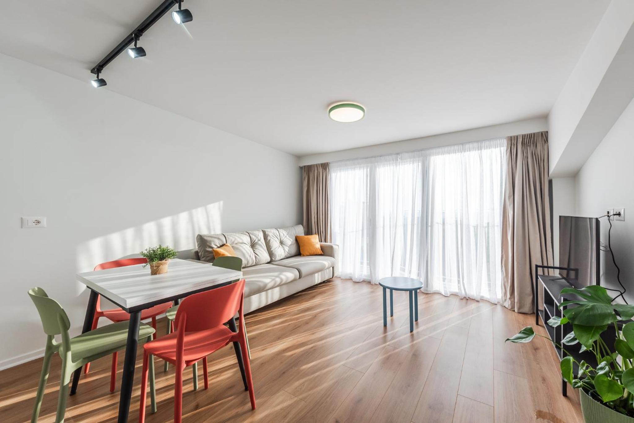 8th Floor Apartments, Golem