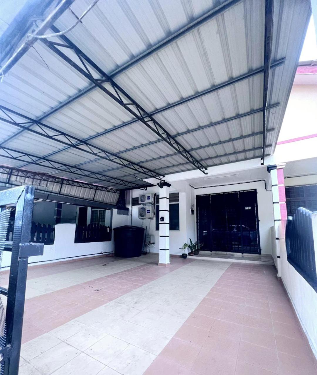 Trio Homestay at Tanah Merah photo 8