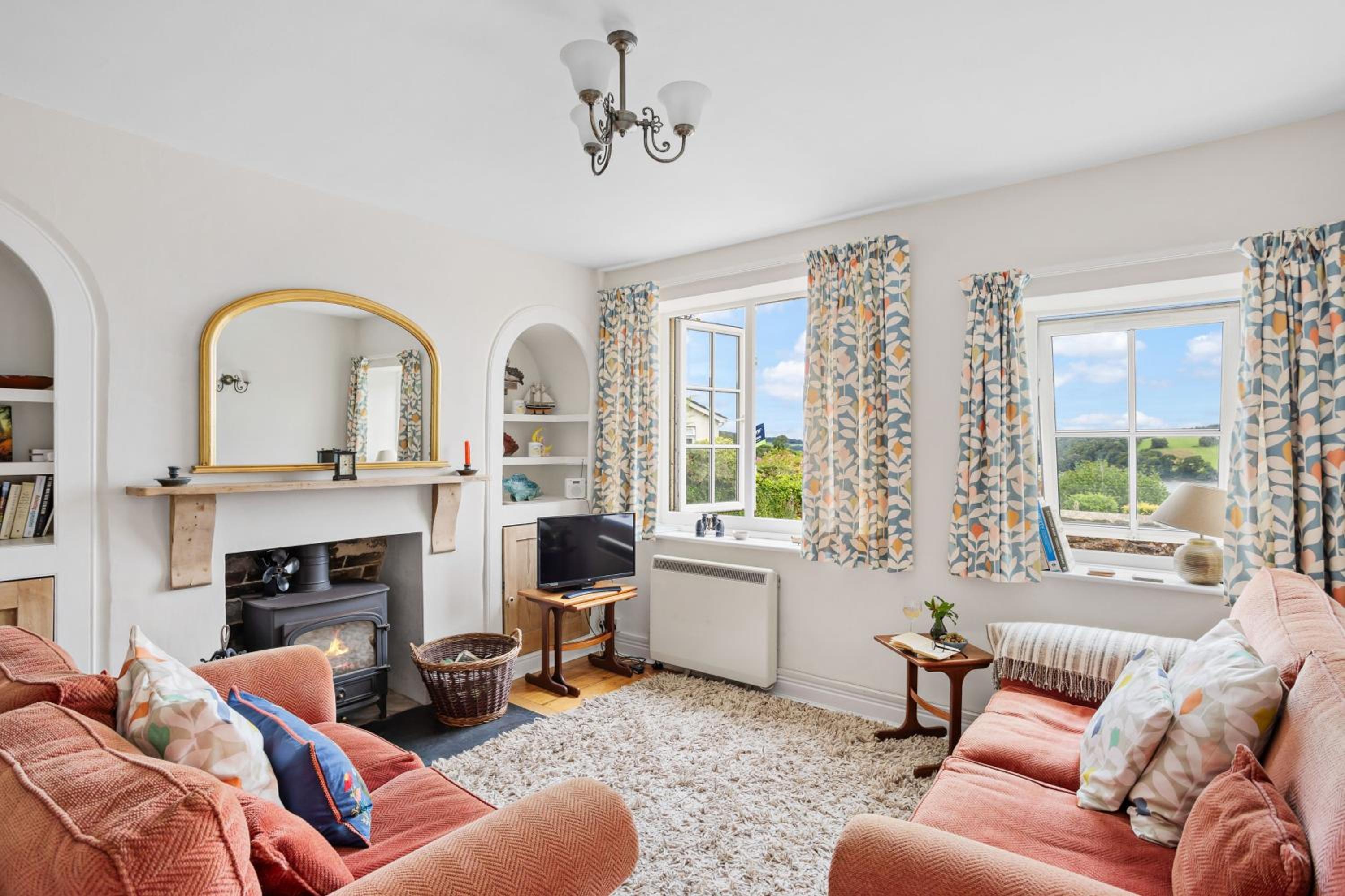 1 Rock Cottage - Beautifully Presented Cottage for Four with Wood Burner view 5