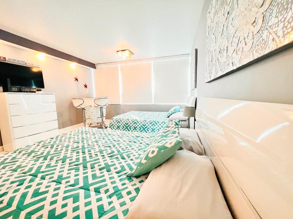 Bayview Modern Studio with Pool, Beach Access and FREE Parking view 4