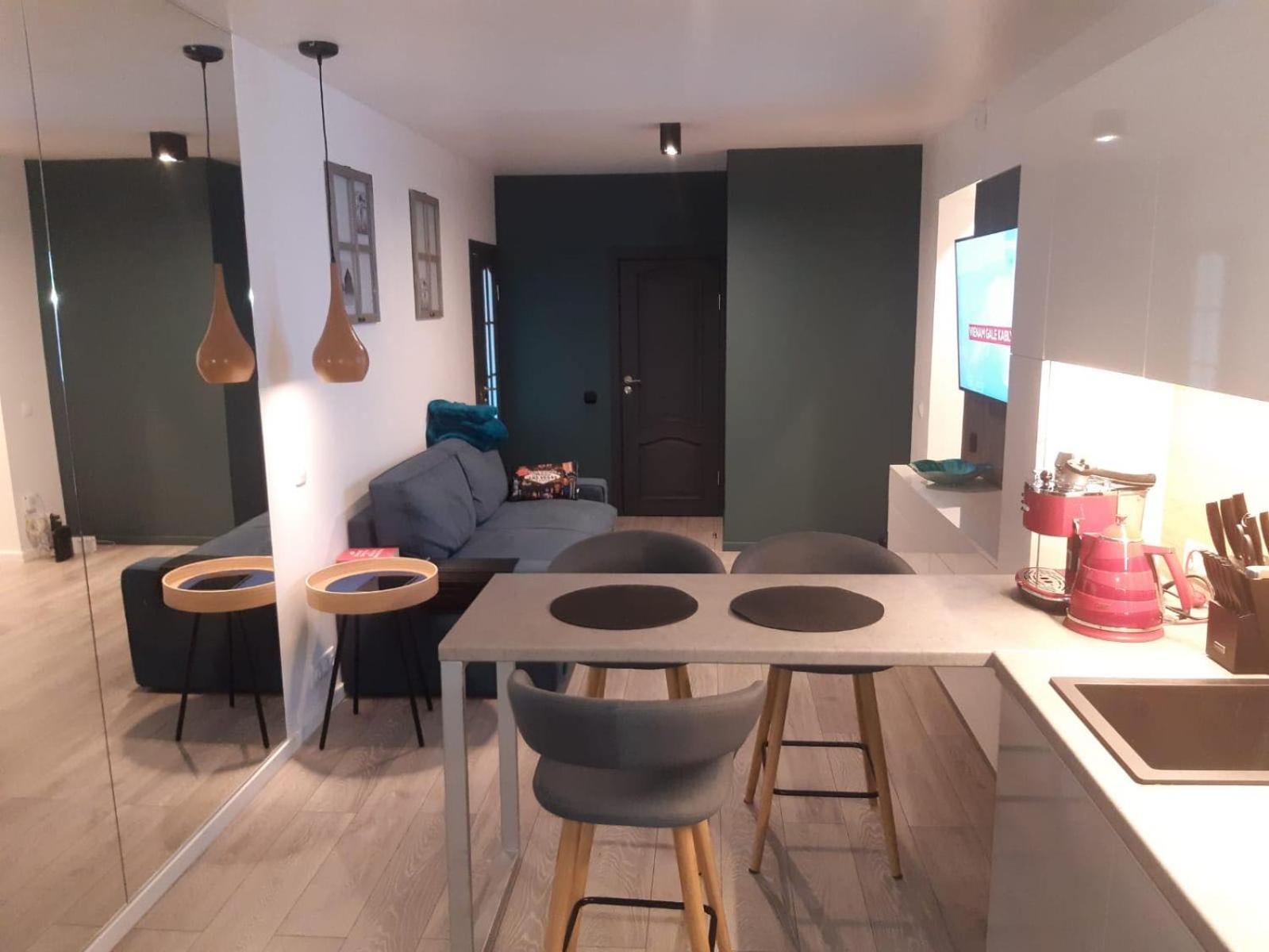 Cozy Three Bedroom Apartment view 2