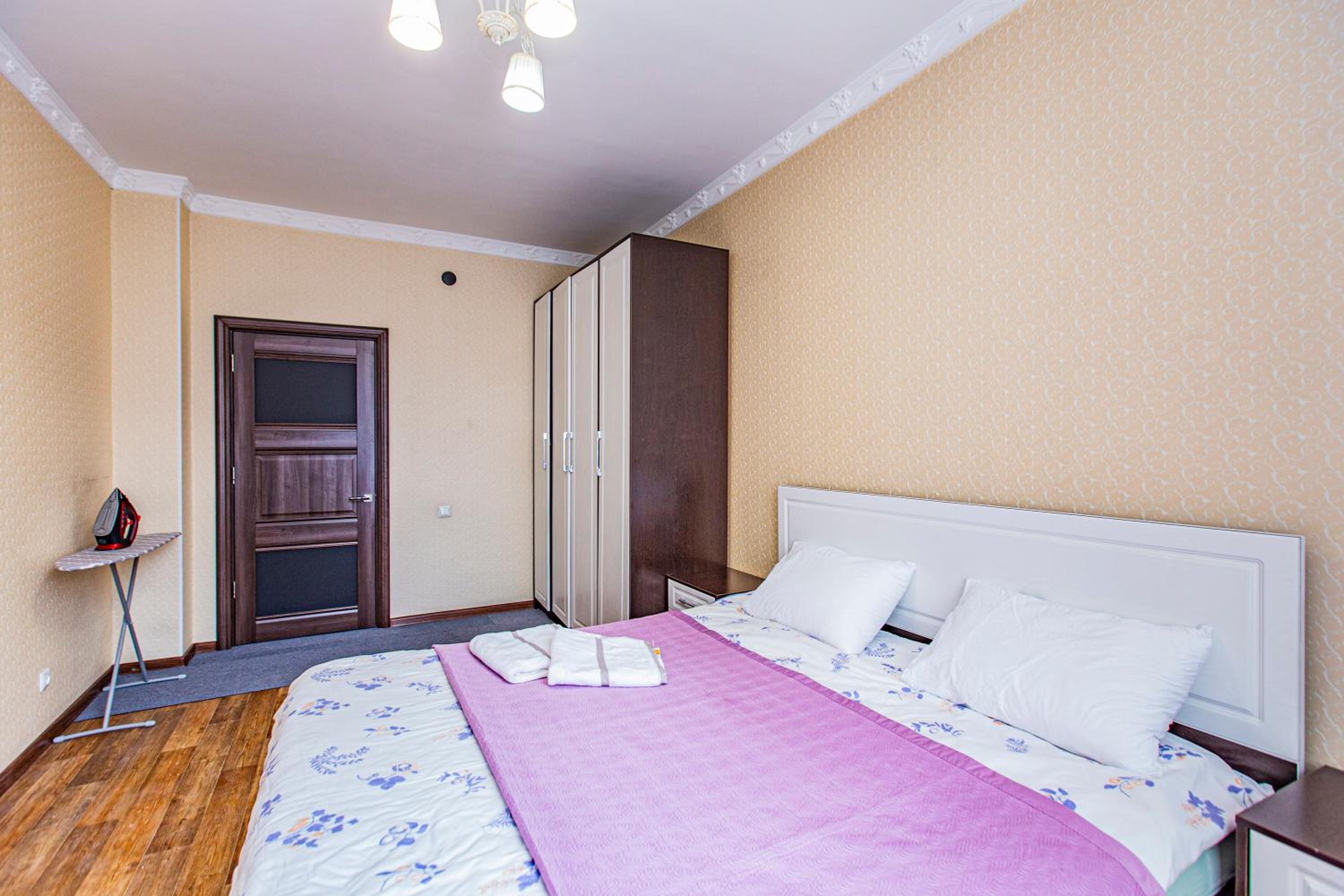 Two-Bedroom Urban Oasis - Cozy & Relaxing Atmosphere view 5