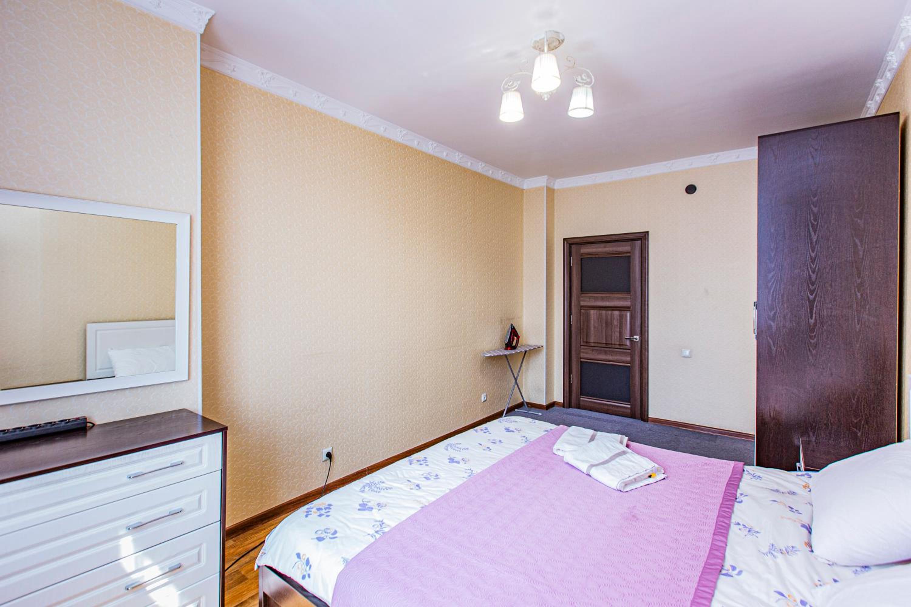 Two-Bedroom Urban Oasis - Cozy & Relaxing Atmosphere view 3