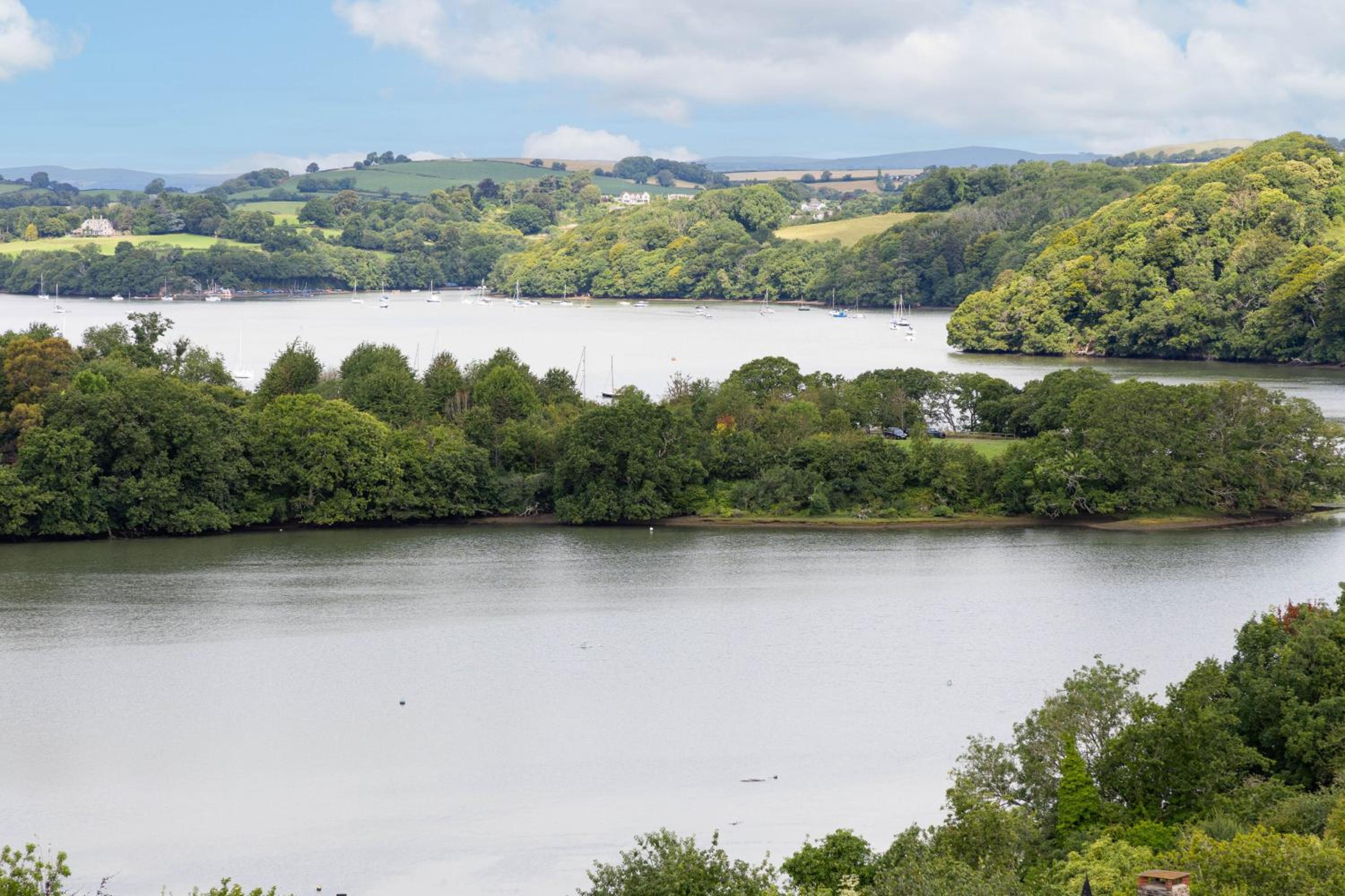 1 Rock Cottage - Beautifully Presented Cottage for Four with Wood Burner view 4