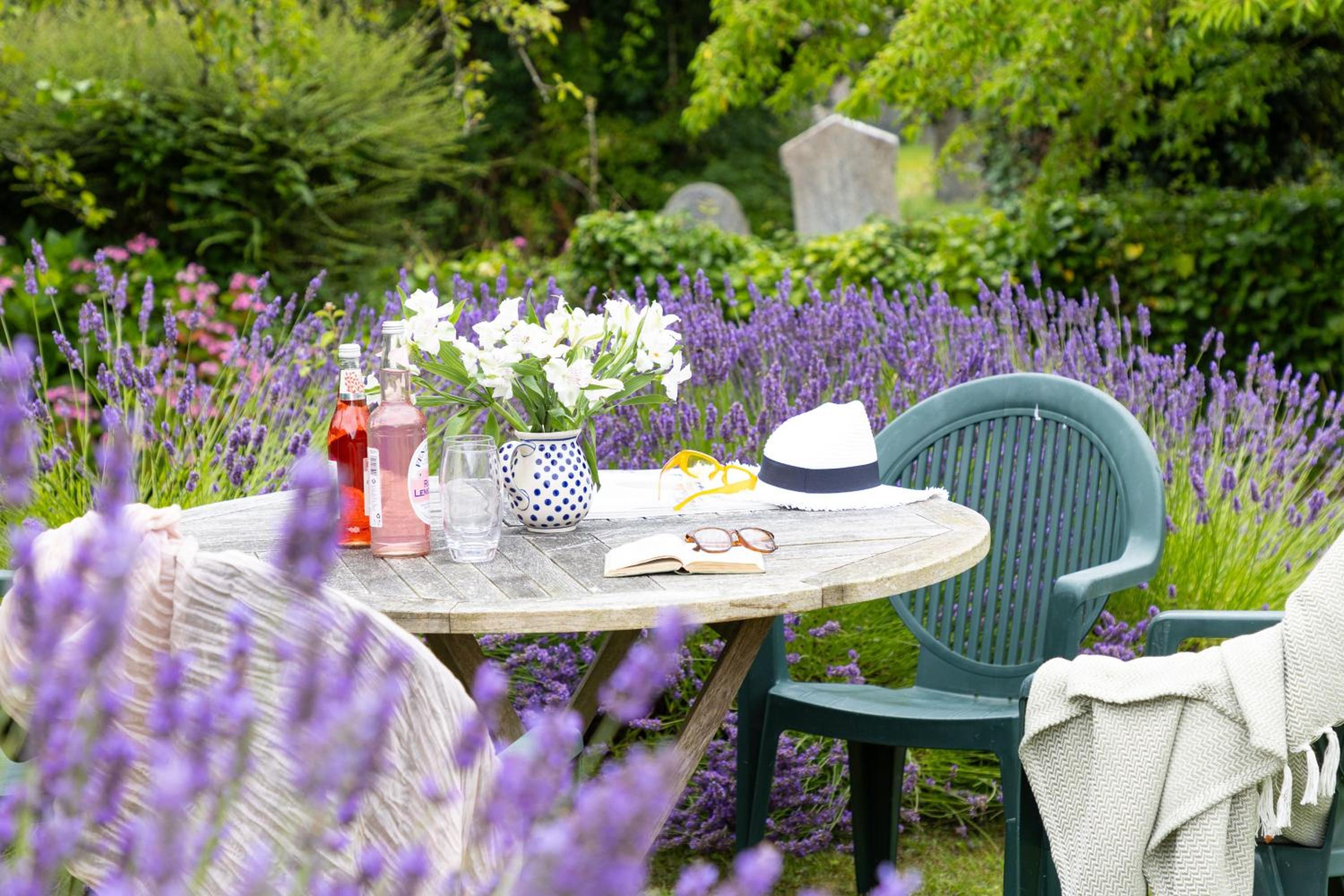 1 Rock Cottage - Beautifully Presented Cottage for Four with Wood Burner view 3