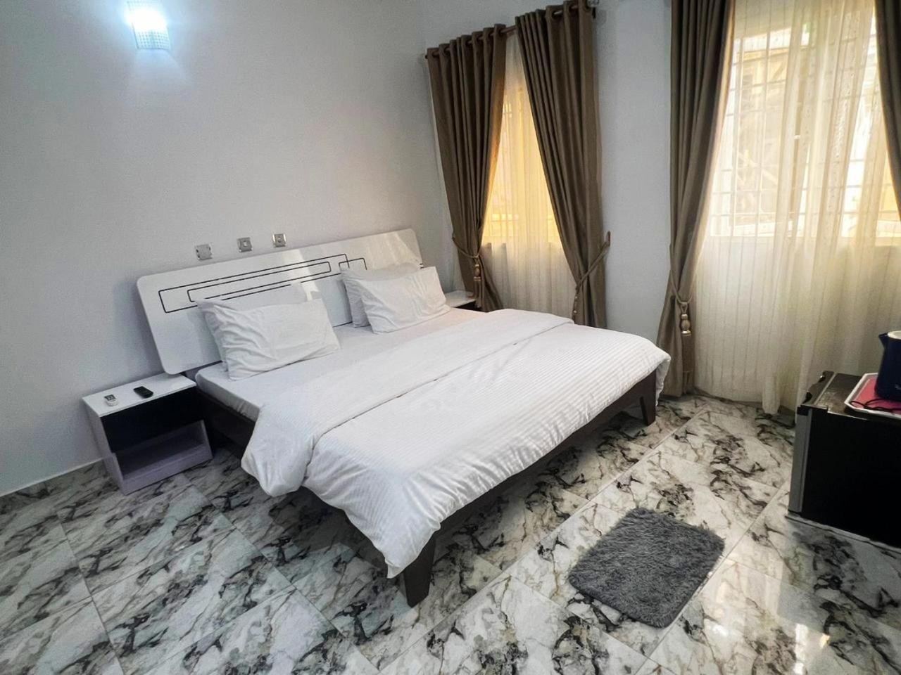 Ayinde Homes